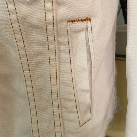 Veronica Beard White Denim Jacket - Picture 4 of 8